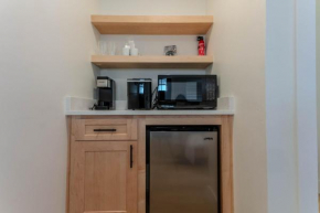 Pet Friendly Studio Steps from Food Truck Pavilion
